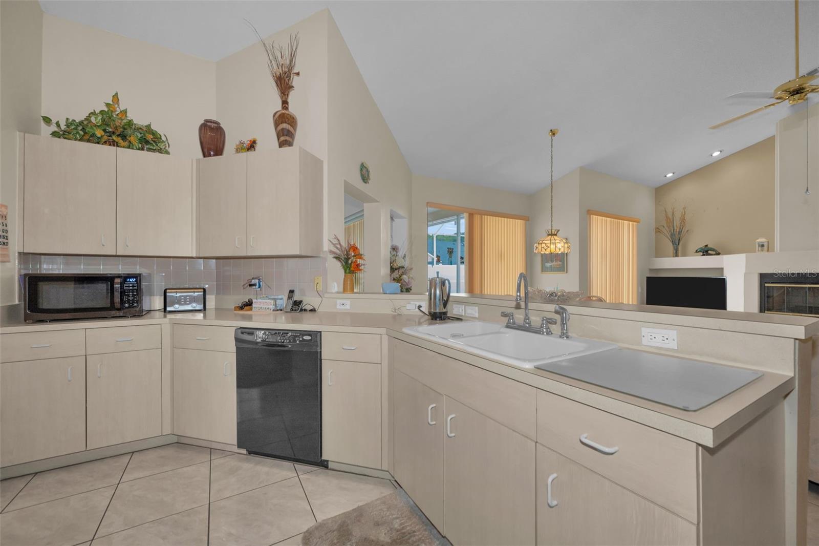 7405 EVESBOROUGH LN — photo 8