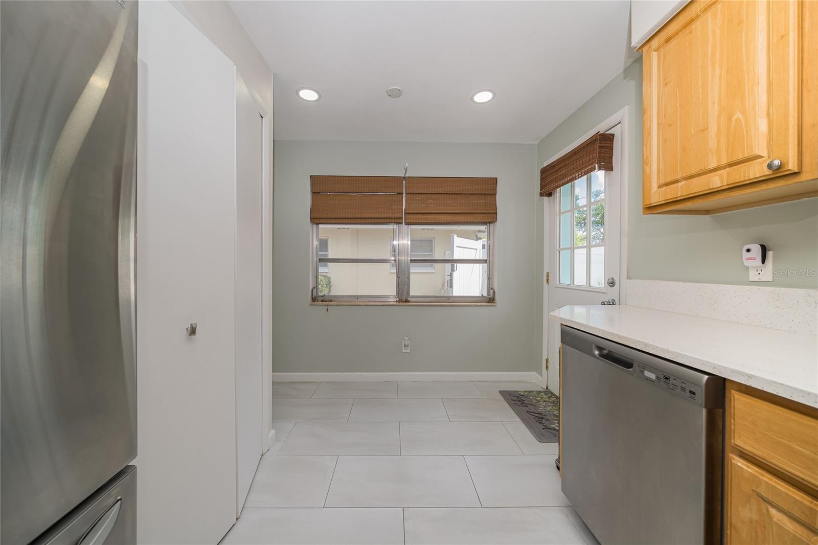 2063 DUNSTON COVE RD — photo 15