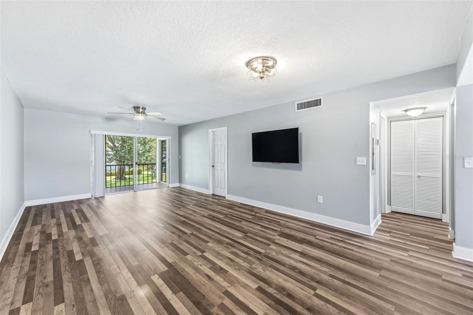 126 CYPRESS CT #26 — photo 2