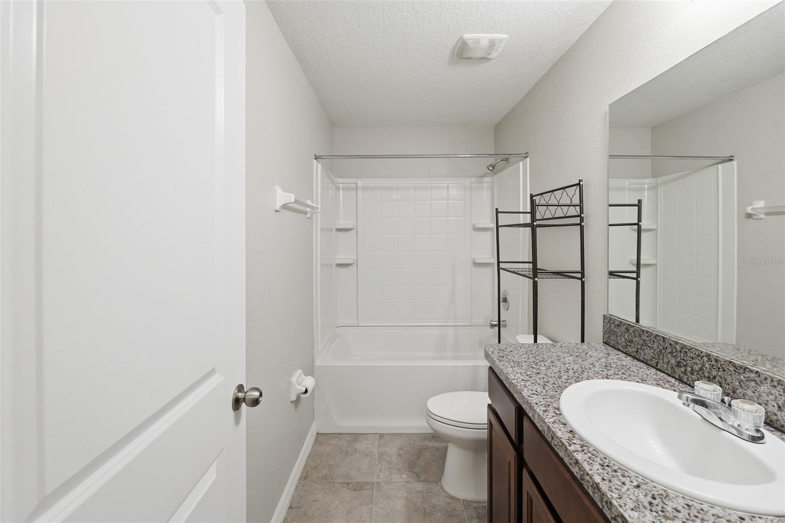 10407 LAKE MONTAUK DR — photo 13