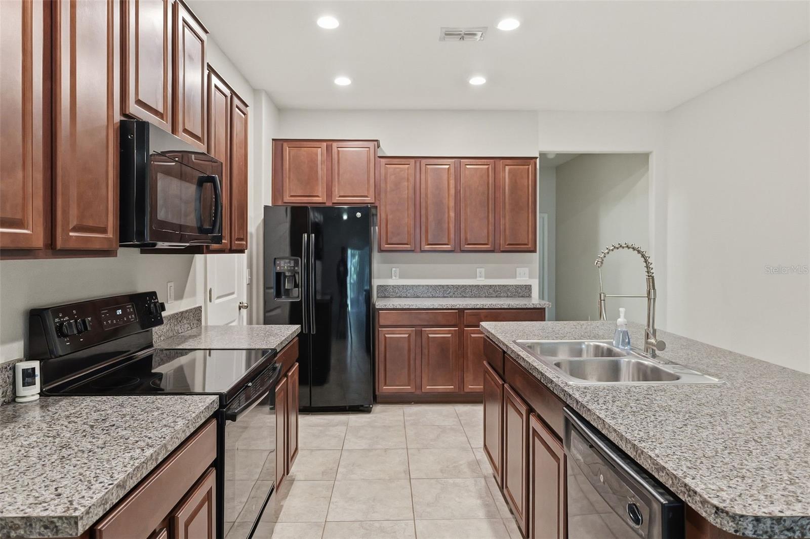 10407 LAKE MONTAUK DR — photo 4