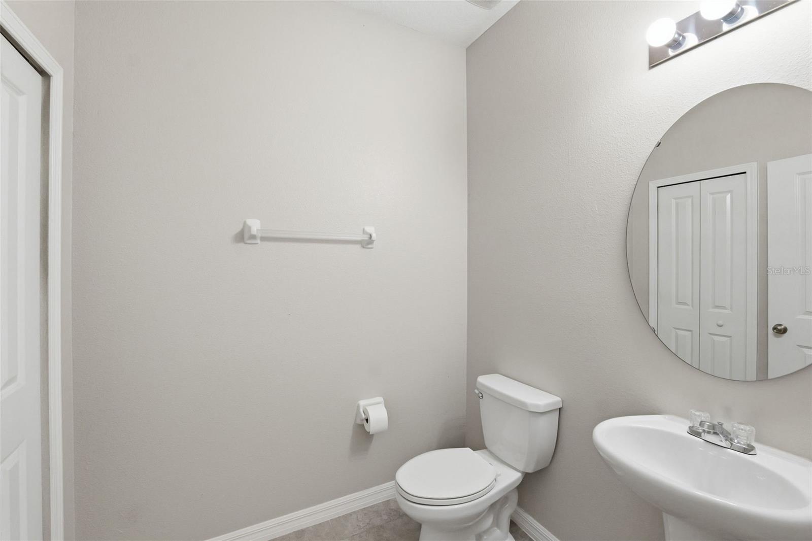 10407 LAKE MONTAUK DR — photo 17