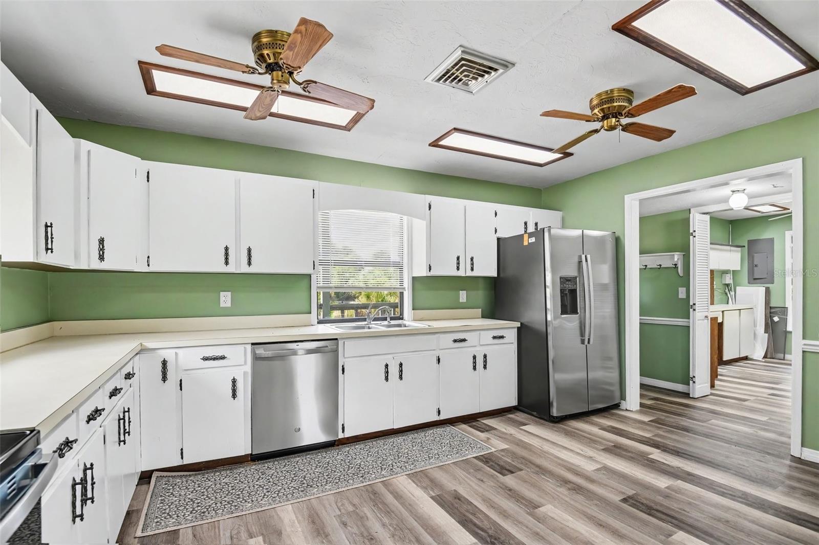888 HARMONY LN — photo 4