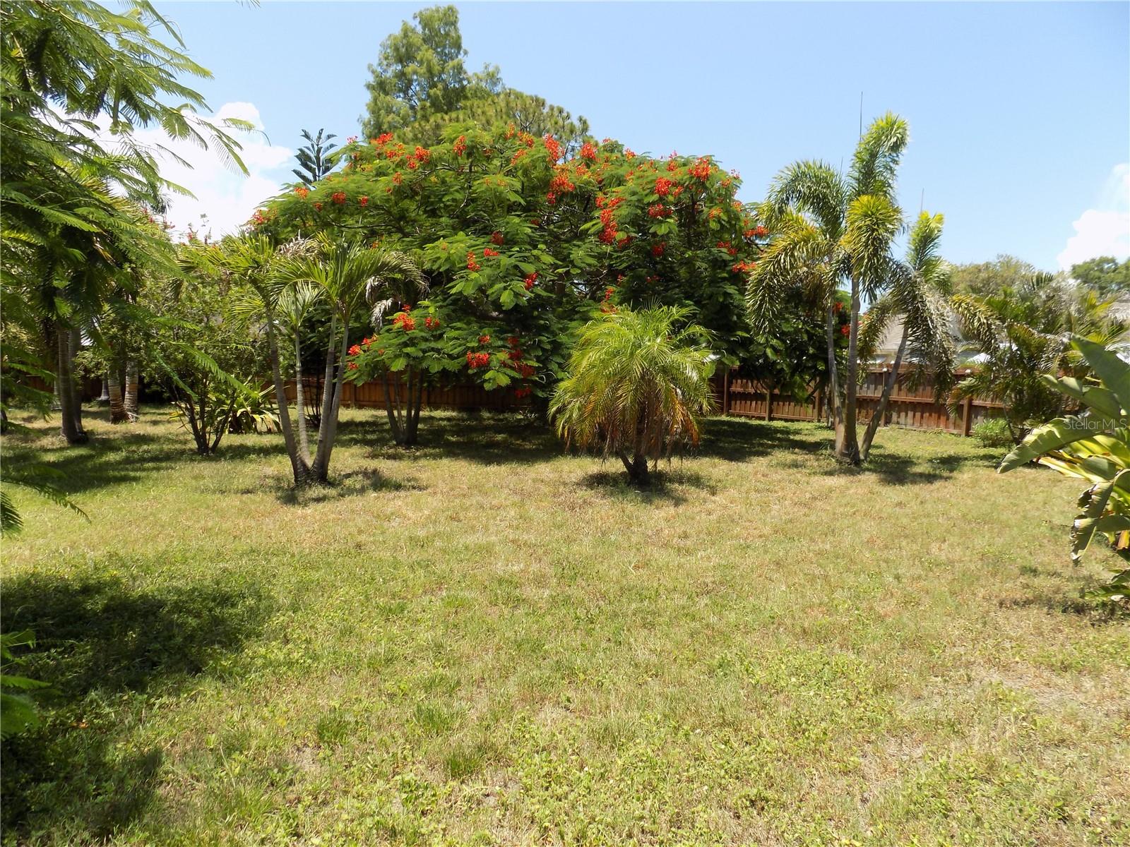 3849 EDGEMONT DR — photo 39