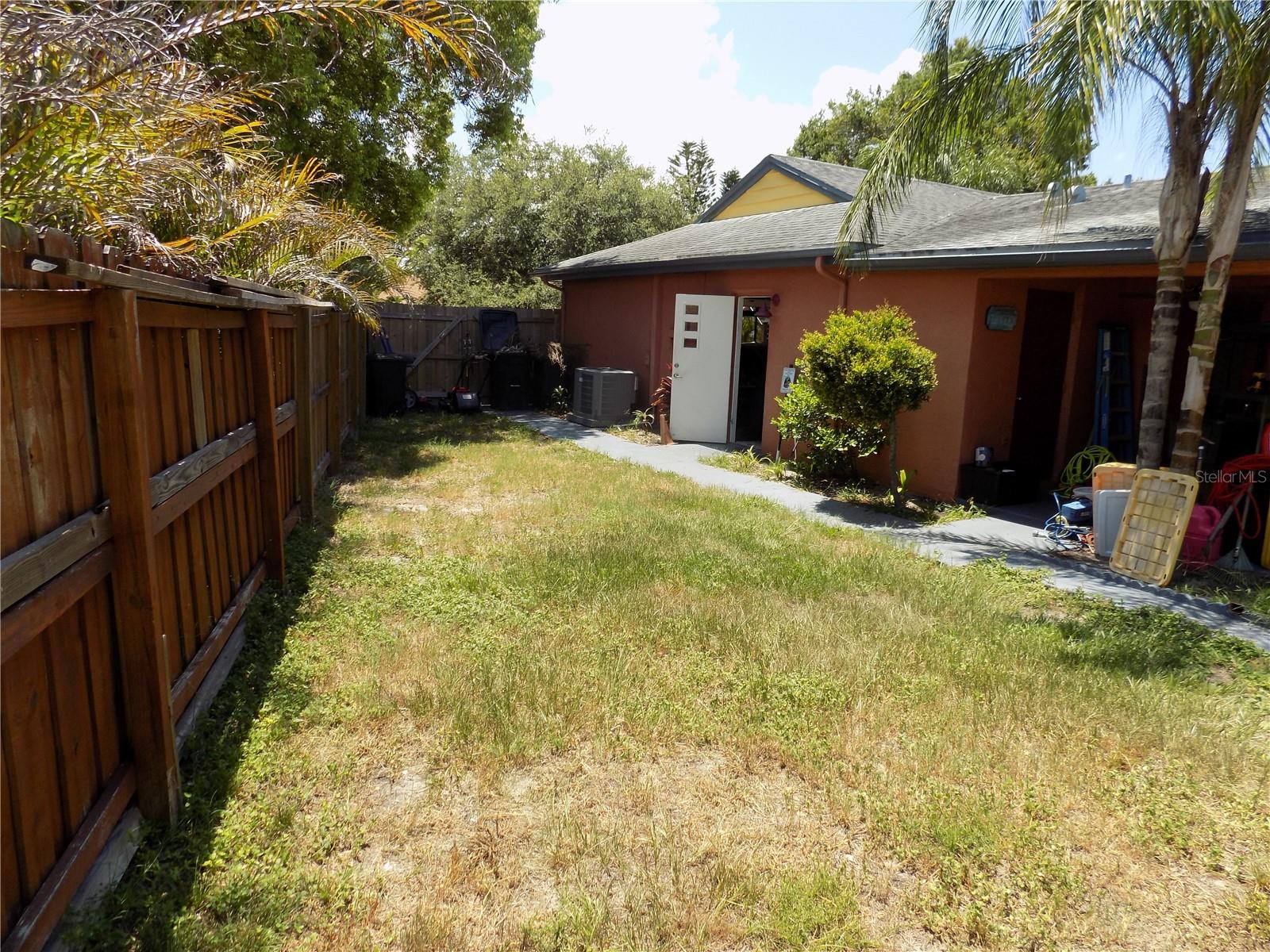 3849 EDGEMONT DR — photo 43