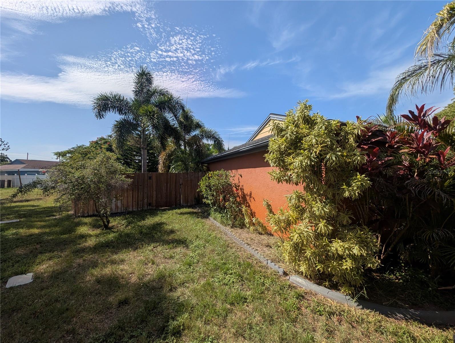 3849 EDGEMONT DR — photo 10