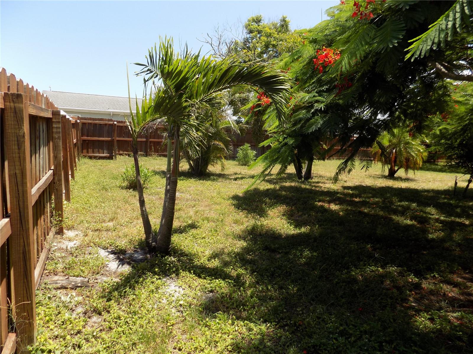 3849 EDGEMONT DR — photo 36