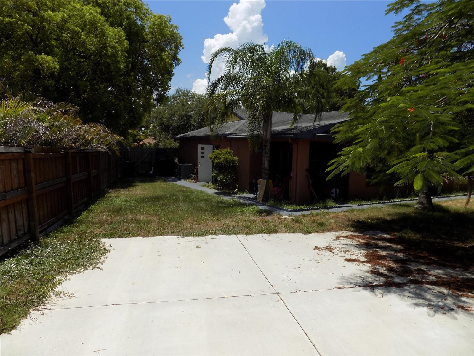 3849 EDGEMONT DR — photo 41