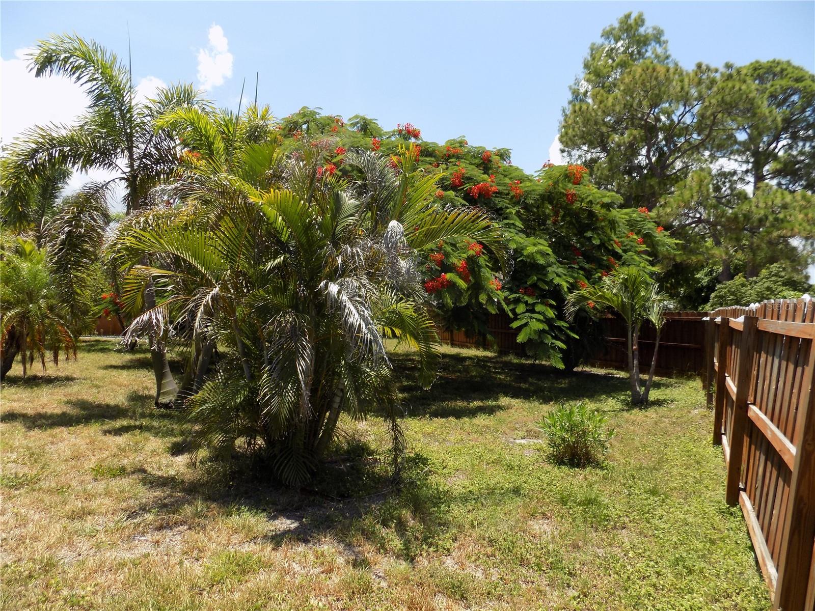 3849 EDGEMONT DR — photo 37