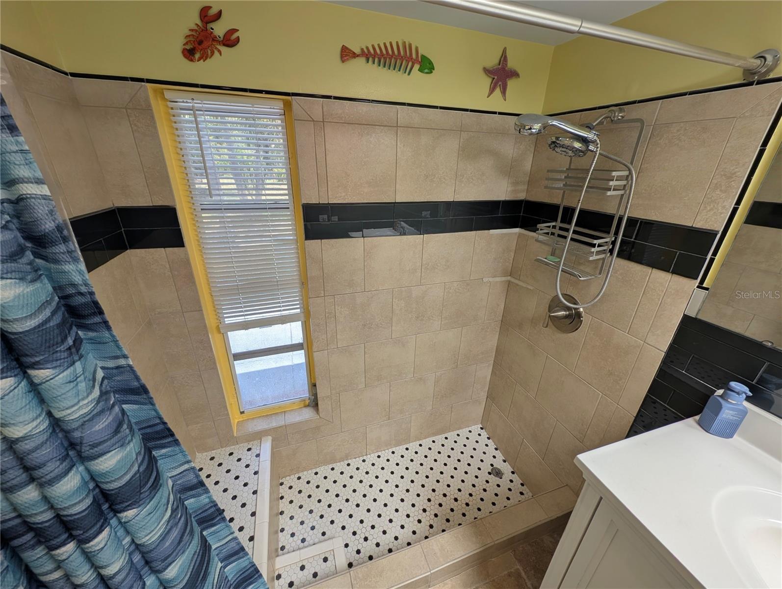 3849 EDGEMONT DR — photo 17