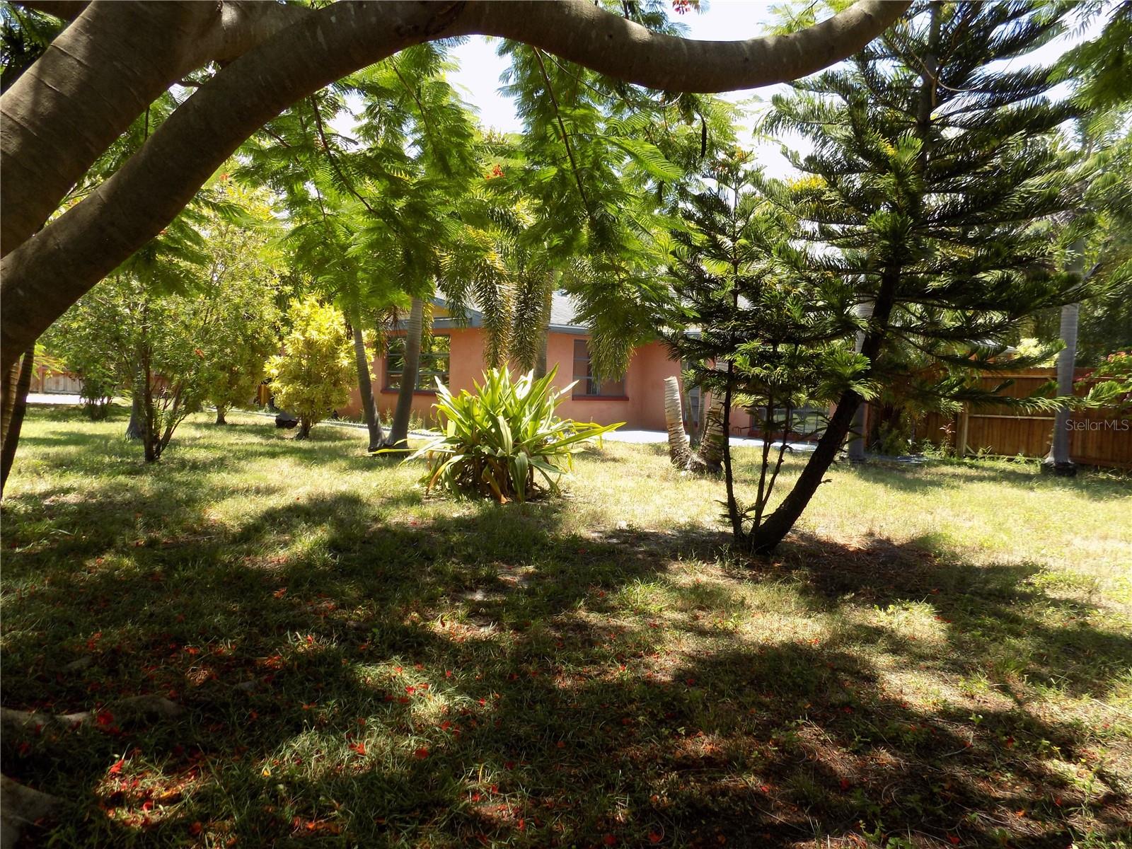 3849 EDGEMONT DR — photo 33