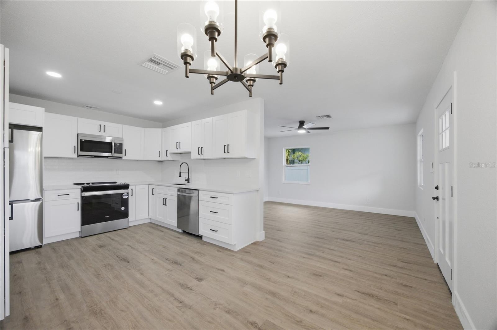 1333 OVERLEA ST — photo 7