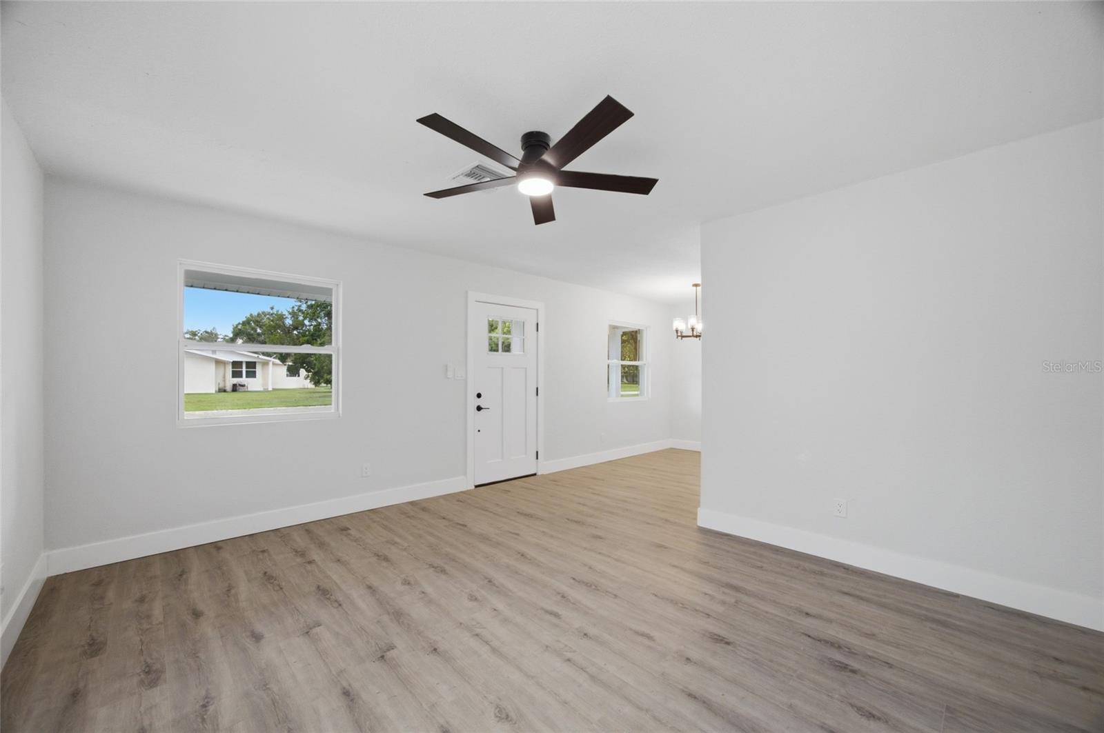 1333 OVERLEA ST — photo 5