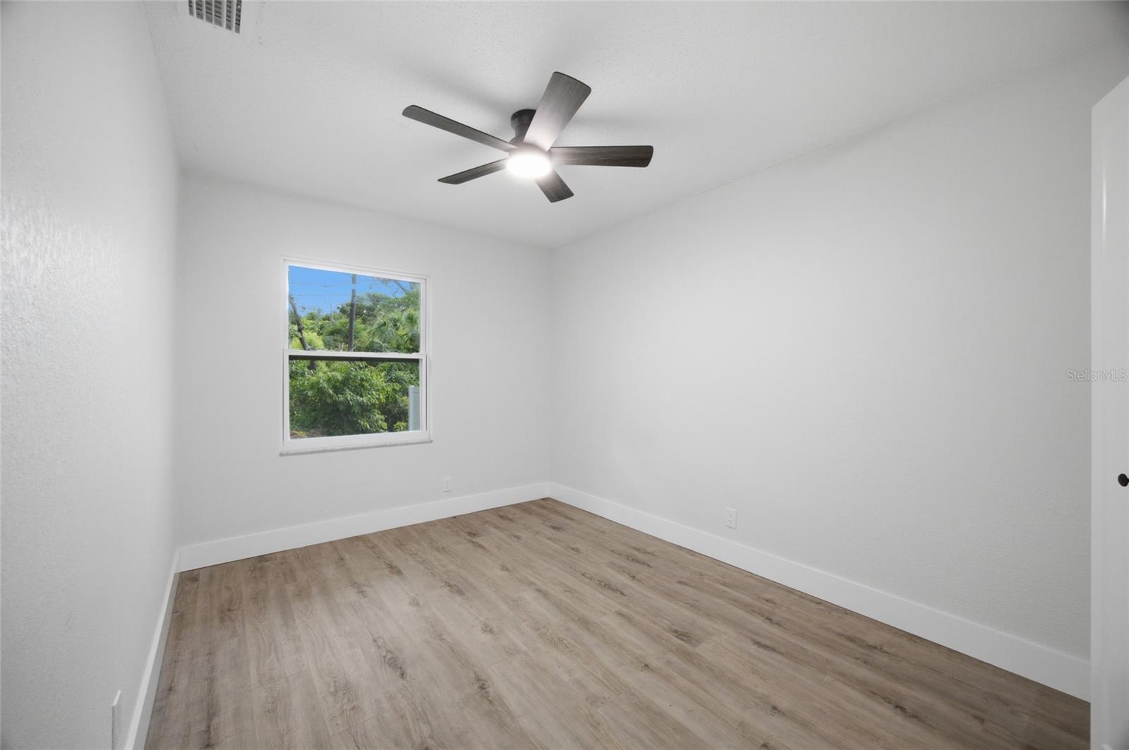 1333 OVERLEA ST — photo 14