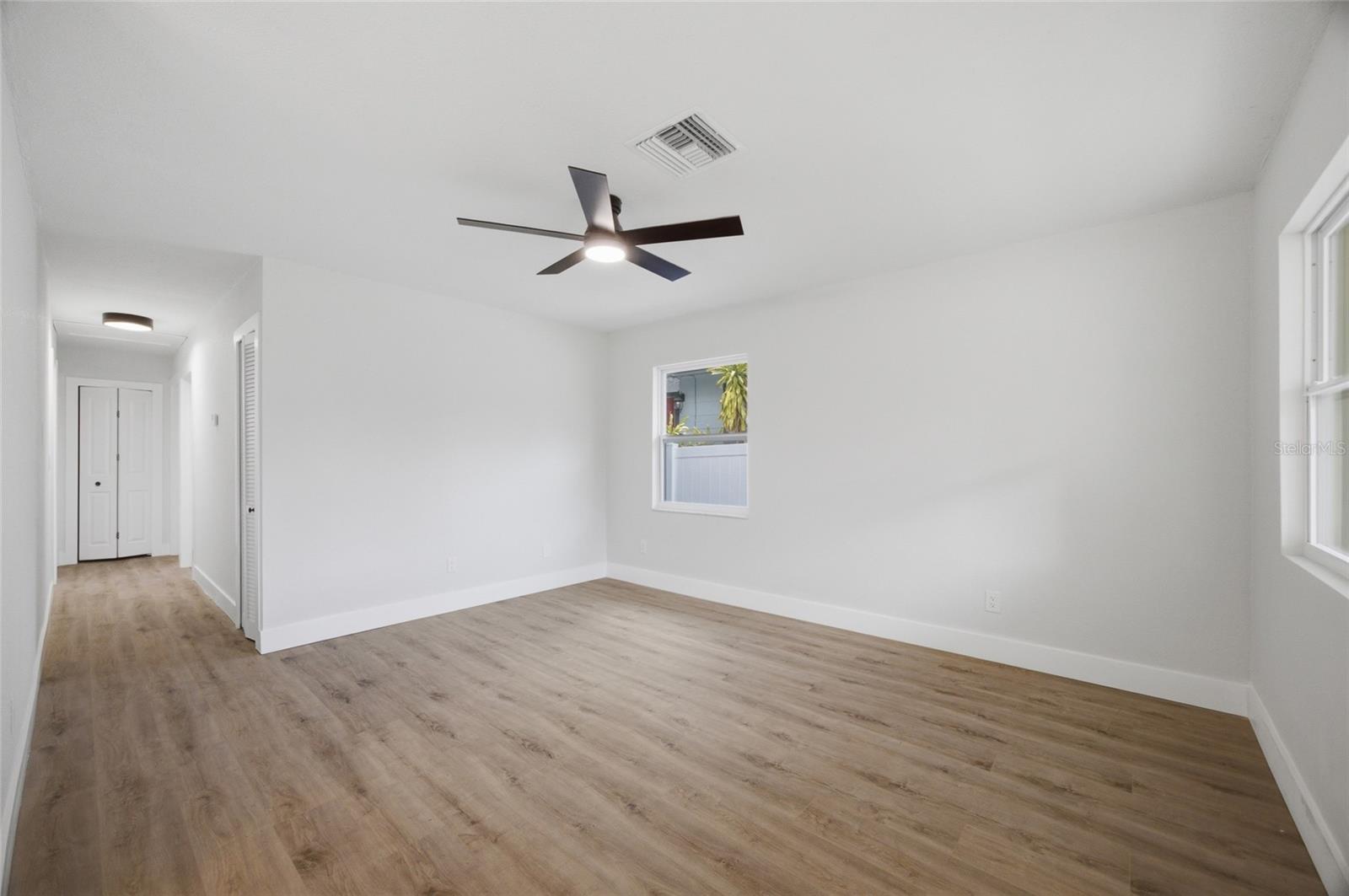 1333 OVERLEA ST — photo 10