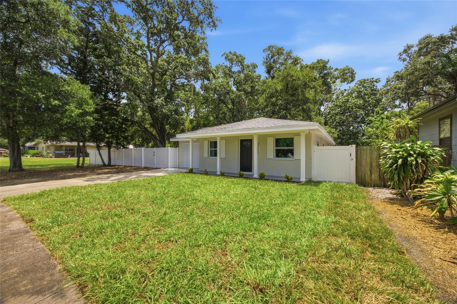 1333 OVERLEA ST — photo 3