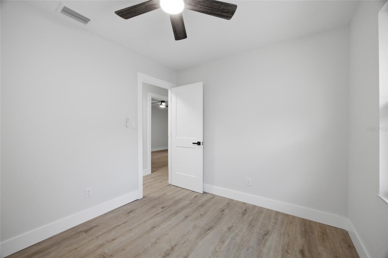 1333 OVERLEA ST — photo 13