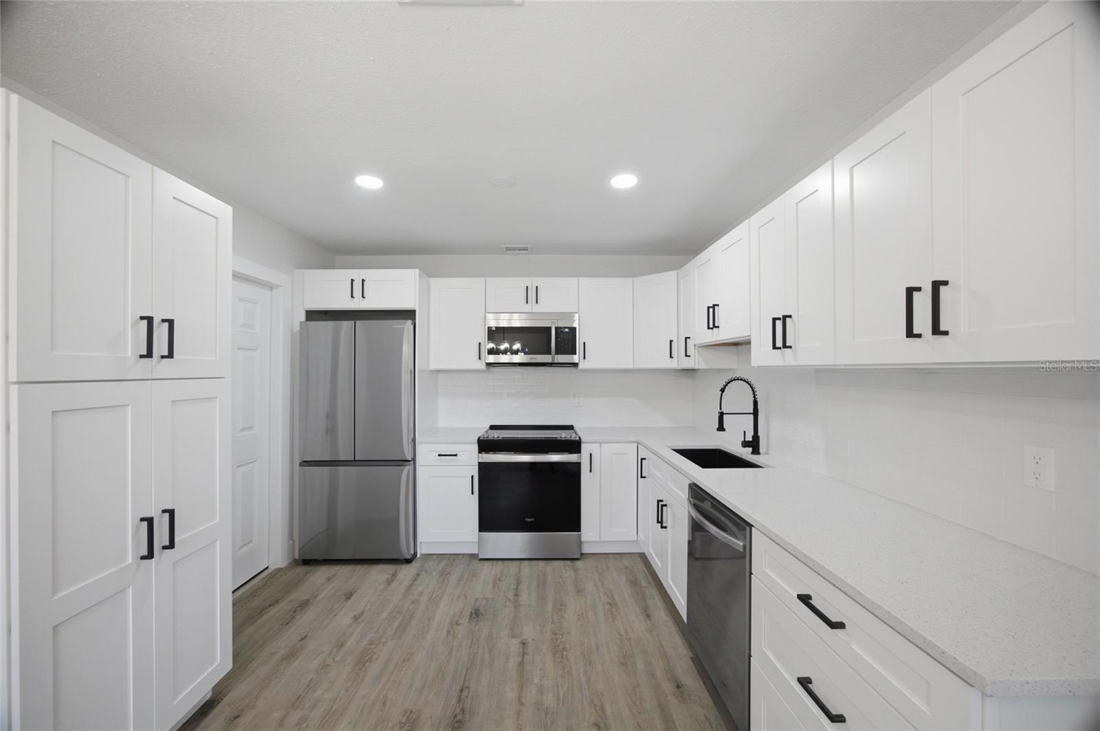 1333 OVERLEA ST — photo 8