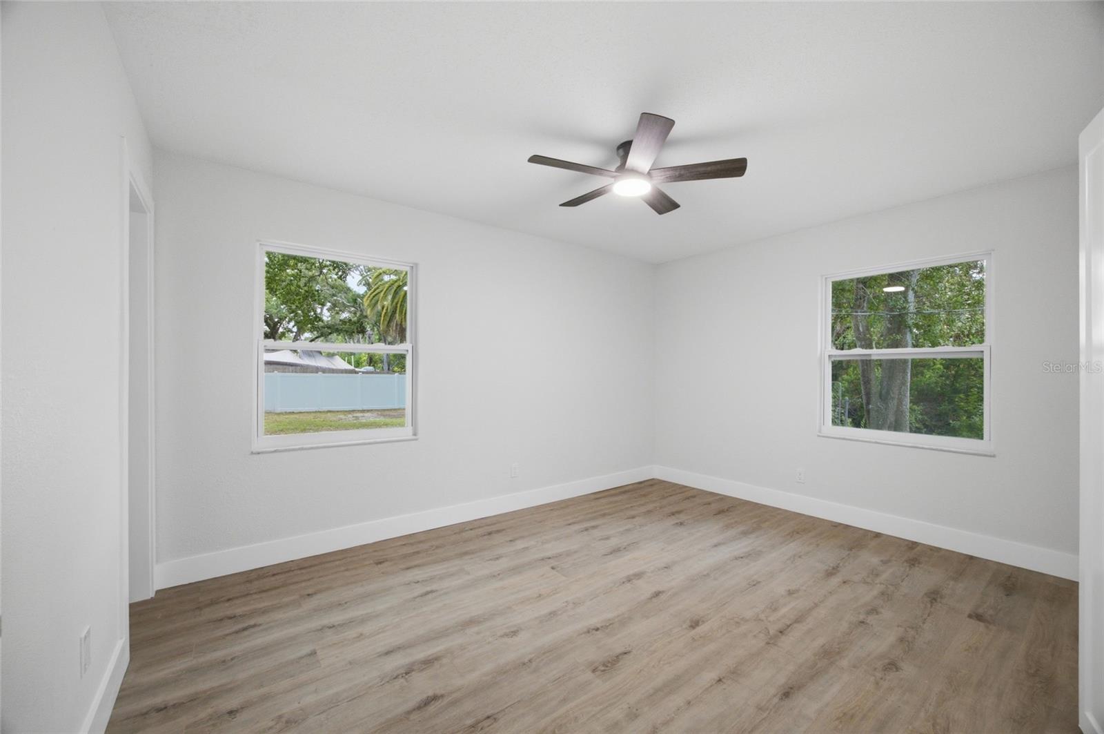 1333 OVERLEA ST — photo 16