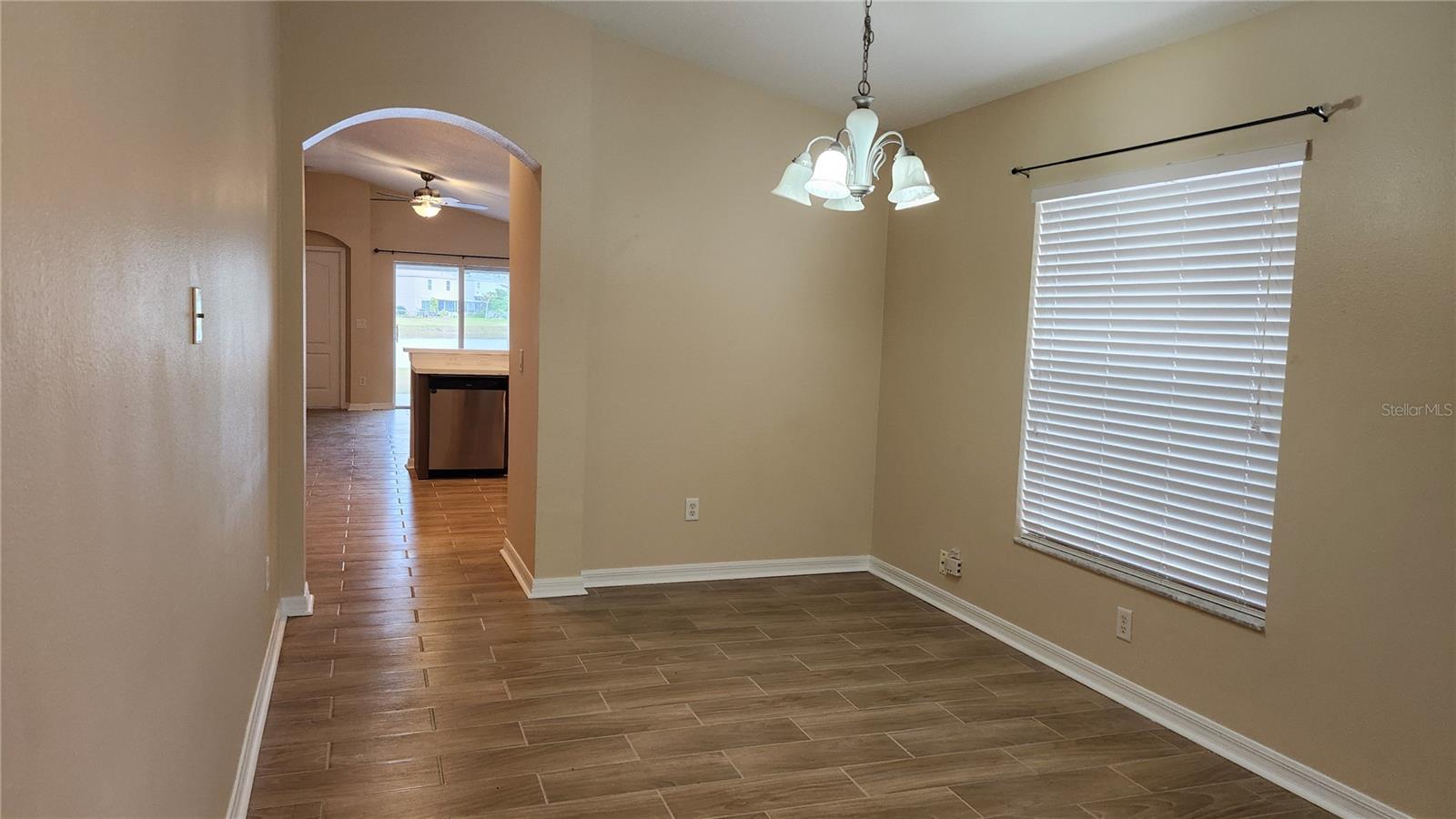 7955 CARRIAGE POINTE DR — photo 2