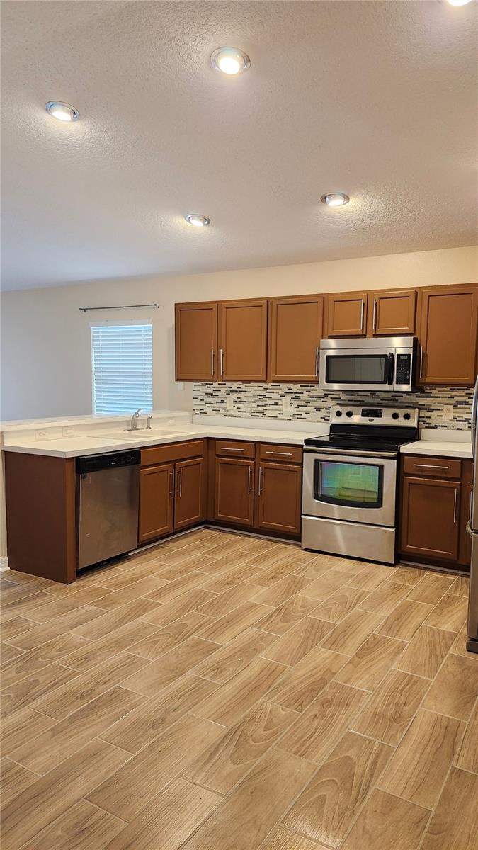7955 CARRIAGE POINTE DR — photo 3