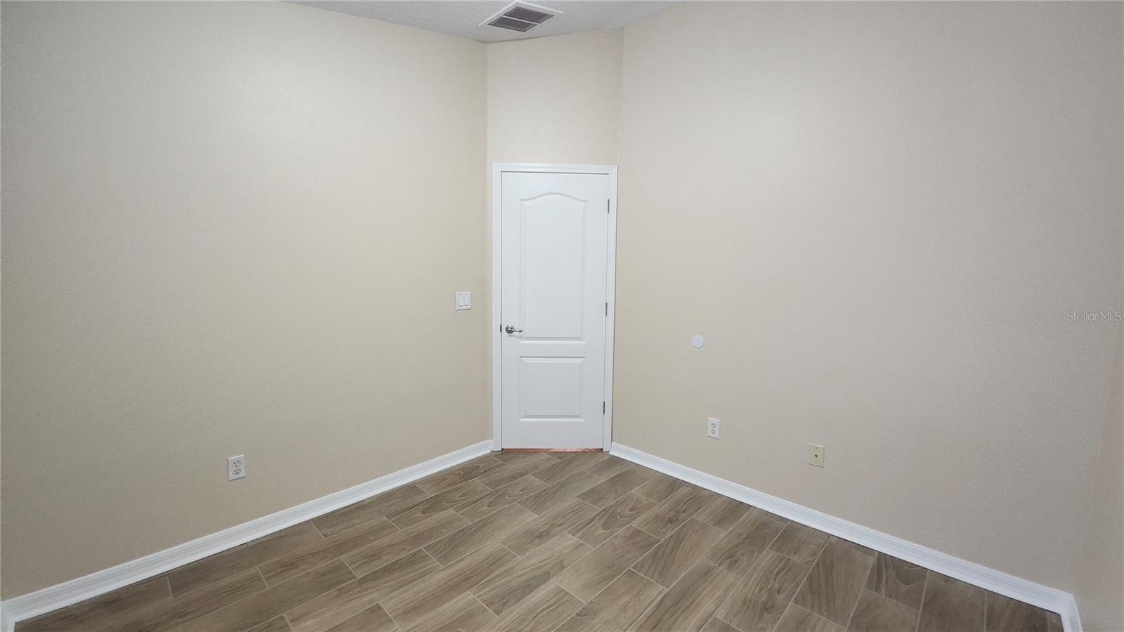 7955 CARRIAGE POINTE DR — photo 6