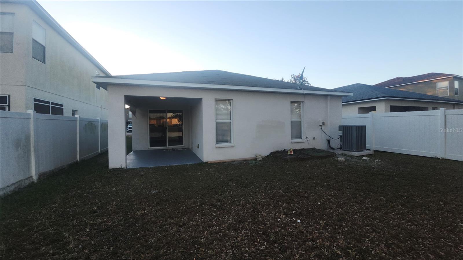 7955 CARRIAGE POINTE DR — photo 16