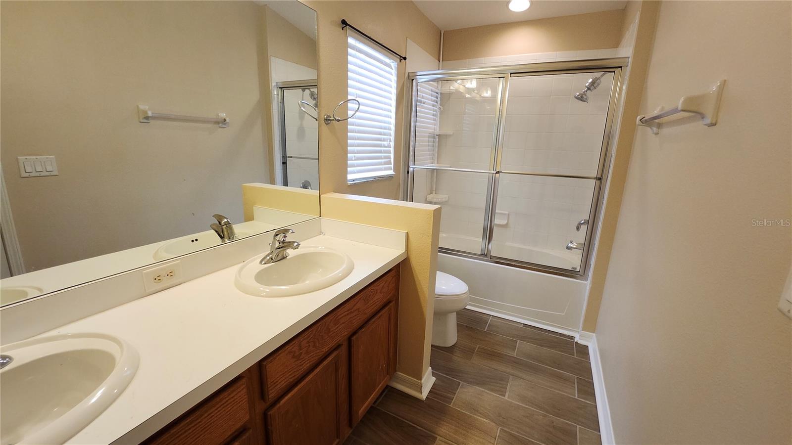 7955 CARRIAGE POINTE DR — photo 13