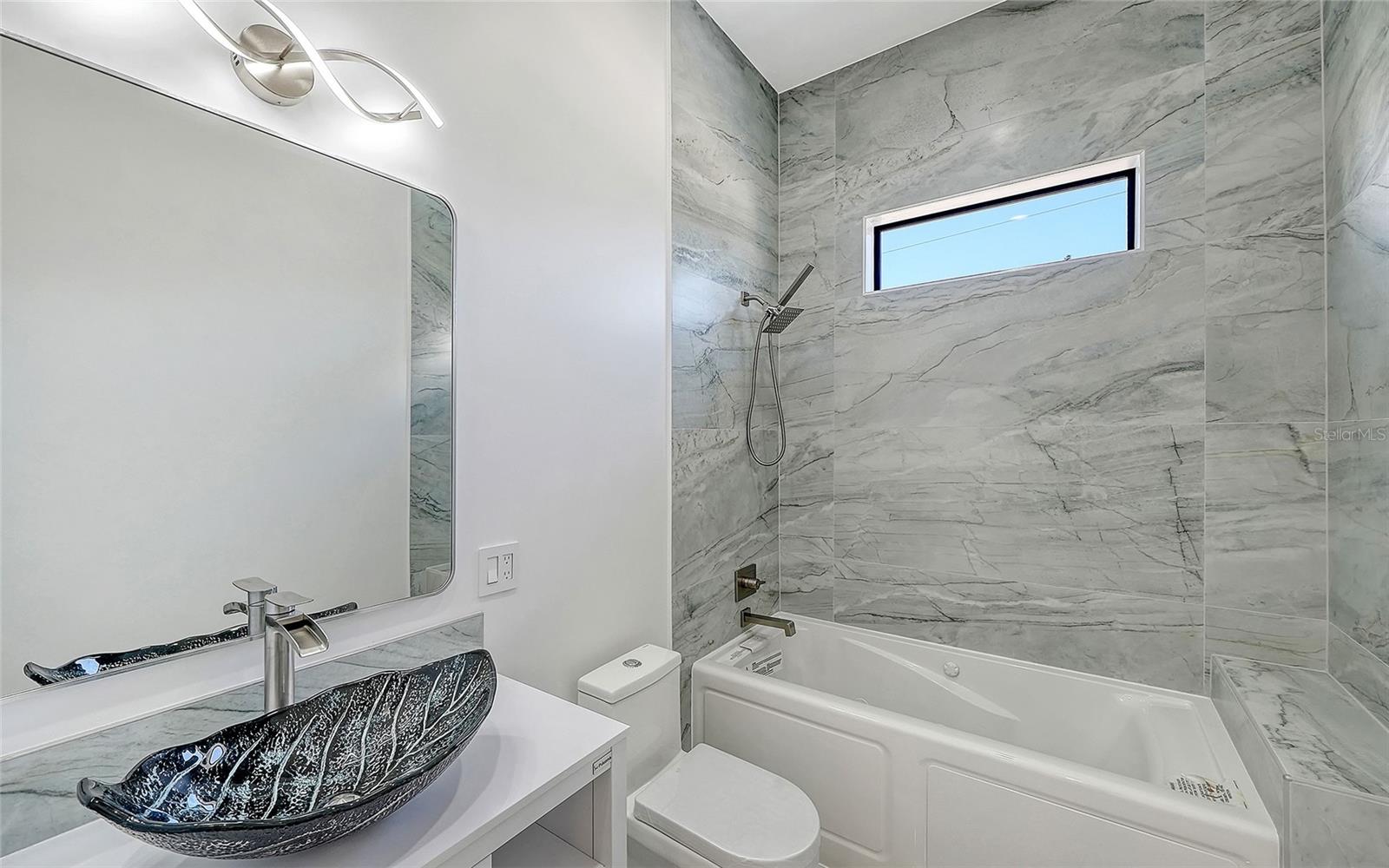 2483 BAY ST — photo 40