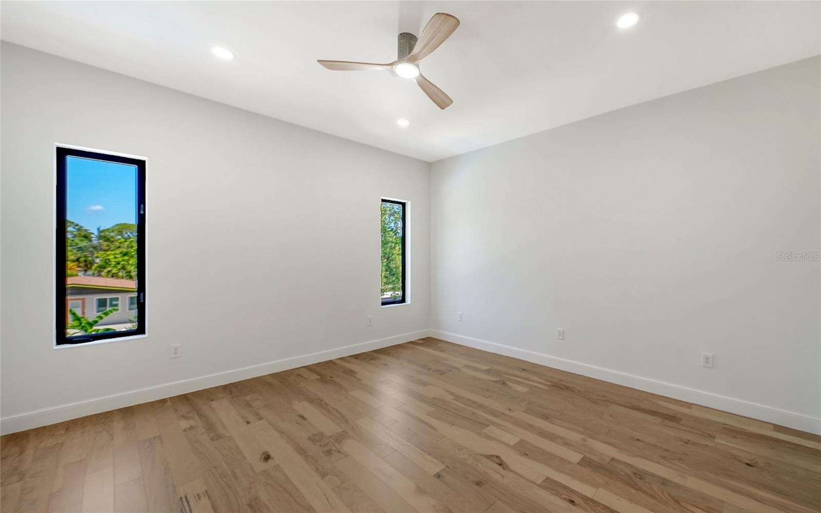 2483 BAY ST — photo 33