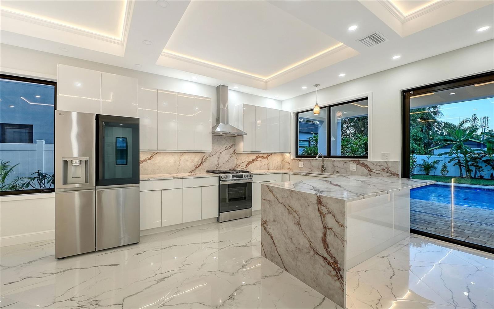2483 BAY ST — photo 15