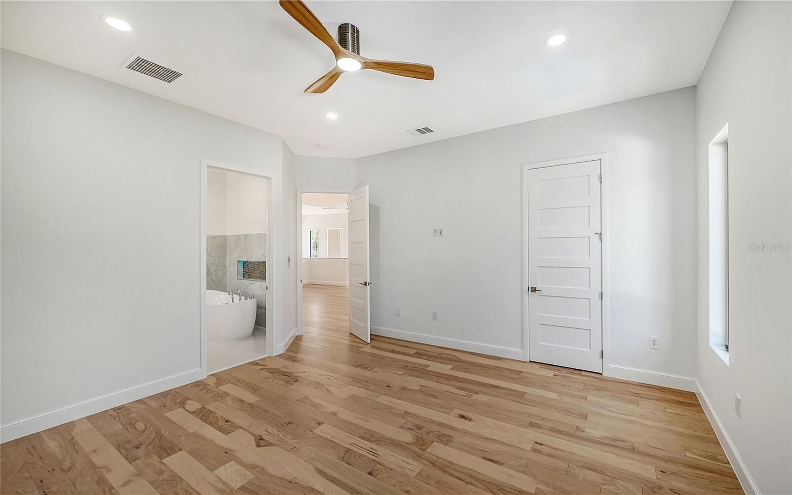 2483 BAY ST — photo 34
