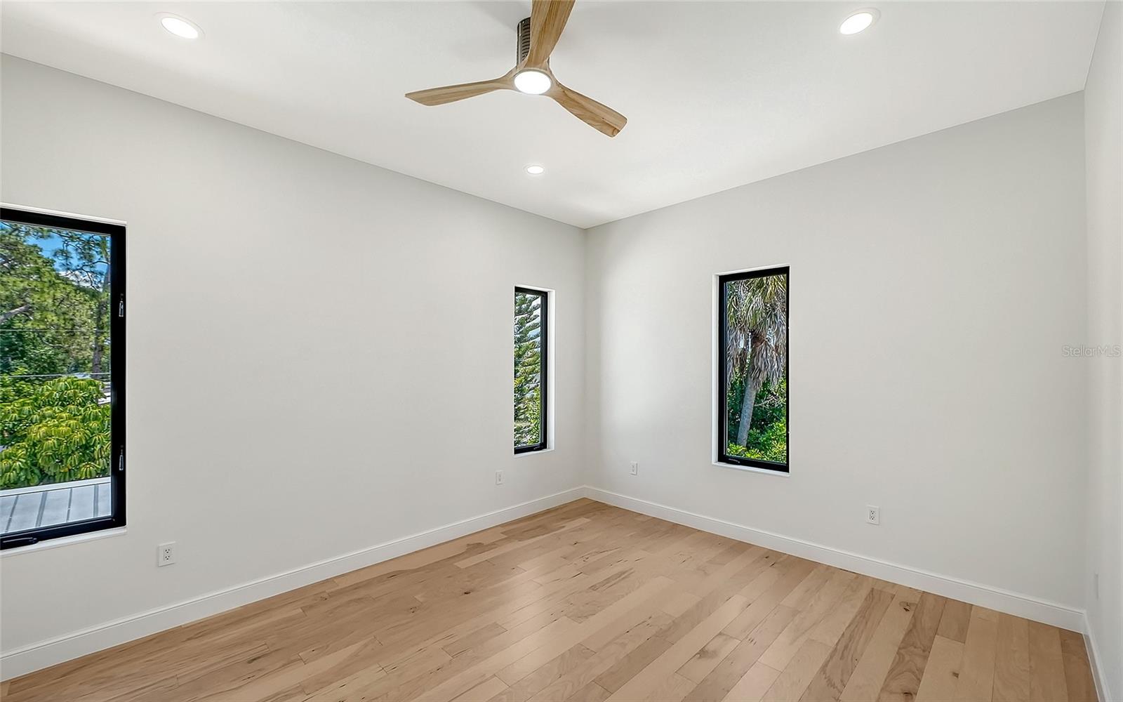 2483 BAY ST — photo 39