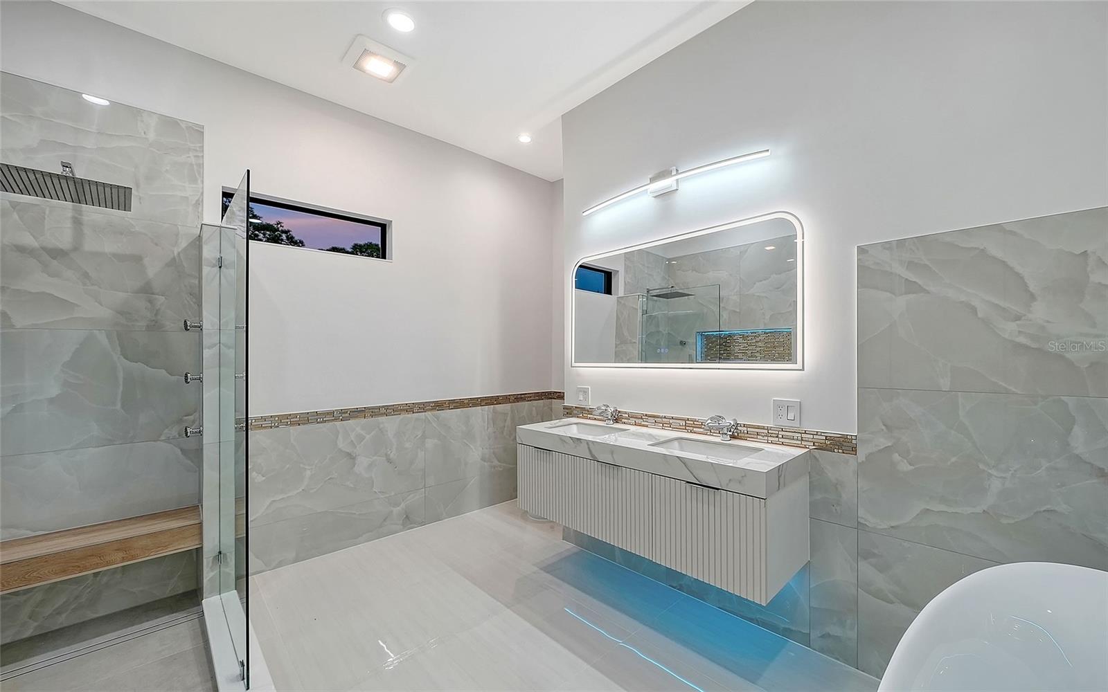 2483 BAY ST — photo 35