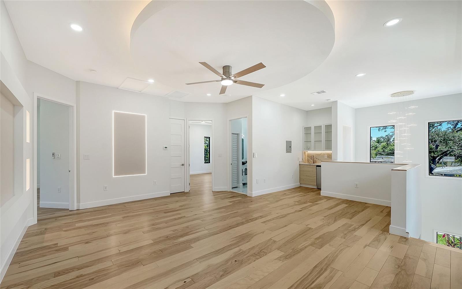 2483 BAY ST — photo 30