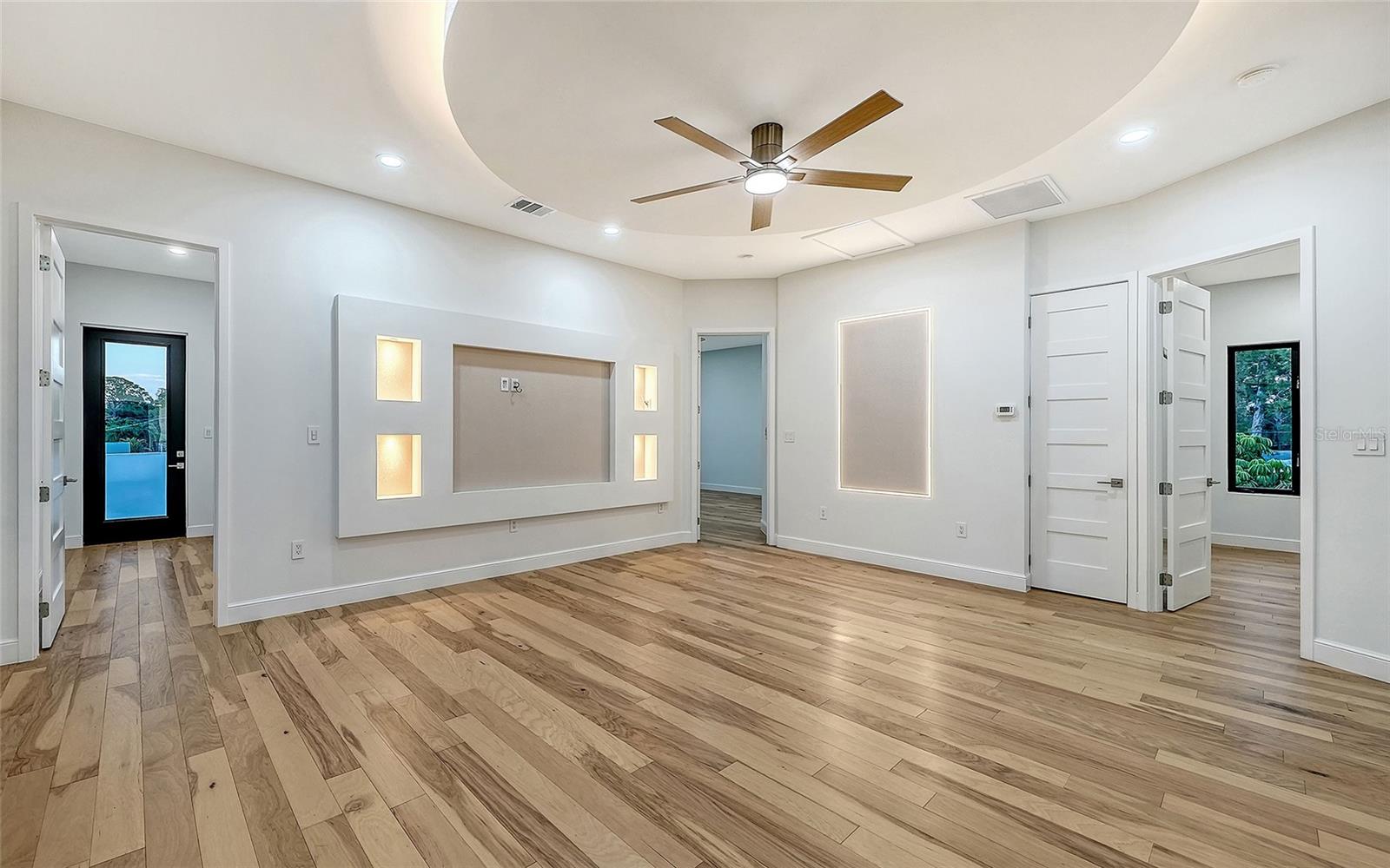 2483 BAY ST — photo 28