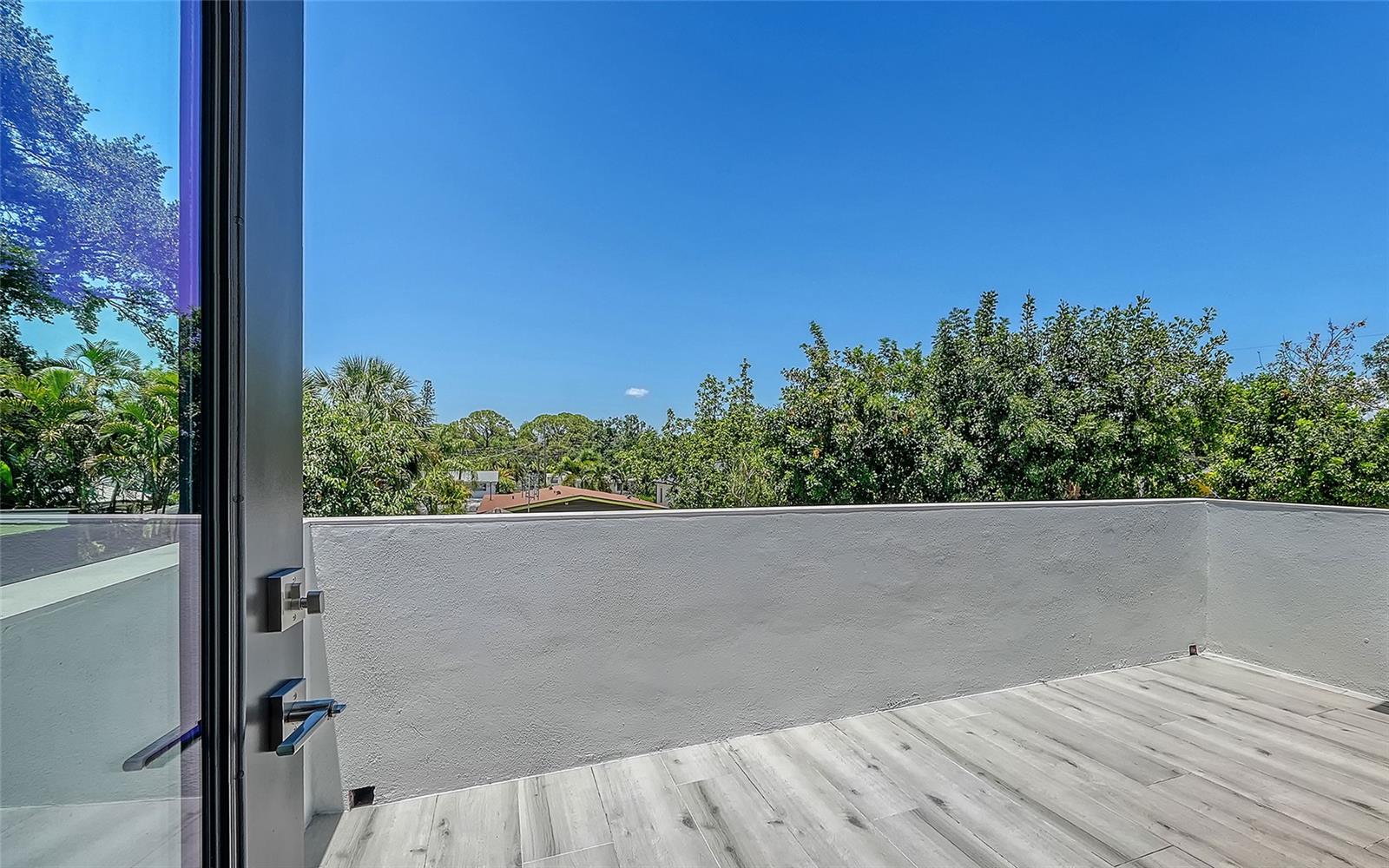 2483 BAY ST — photo 44