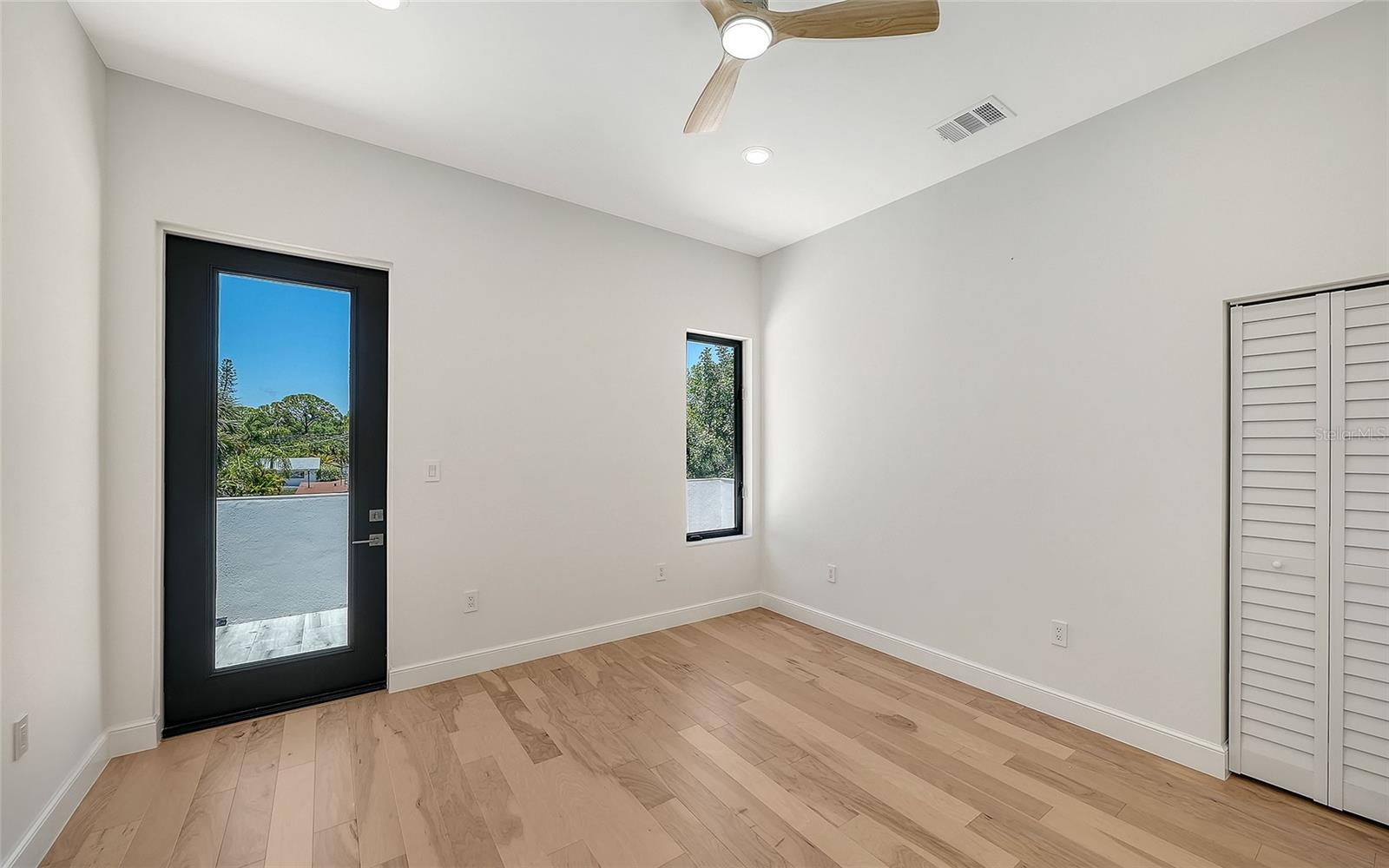 2483 BAY ST — photo 43