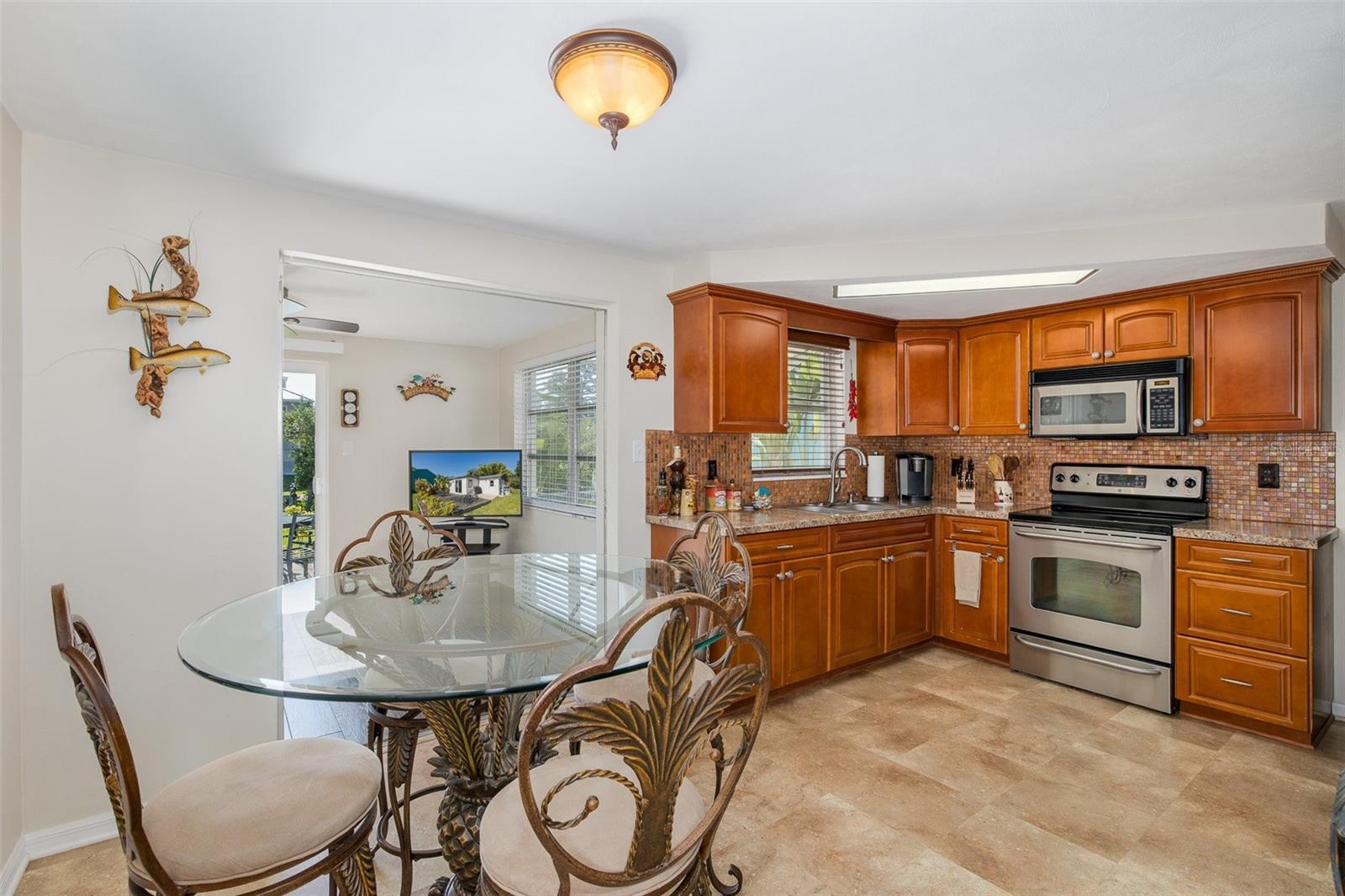 3318 PINEVIEW DR — photo 16
