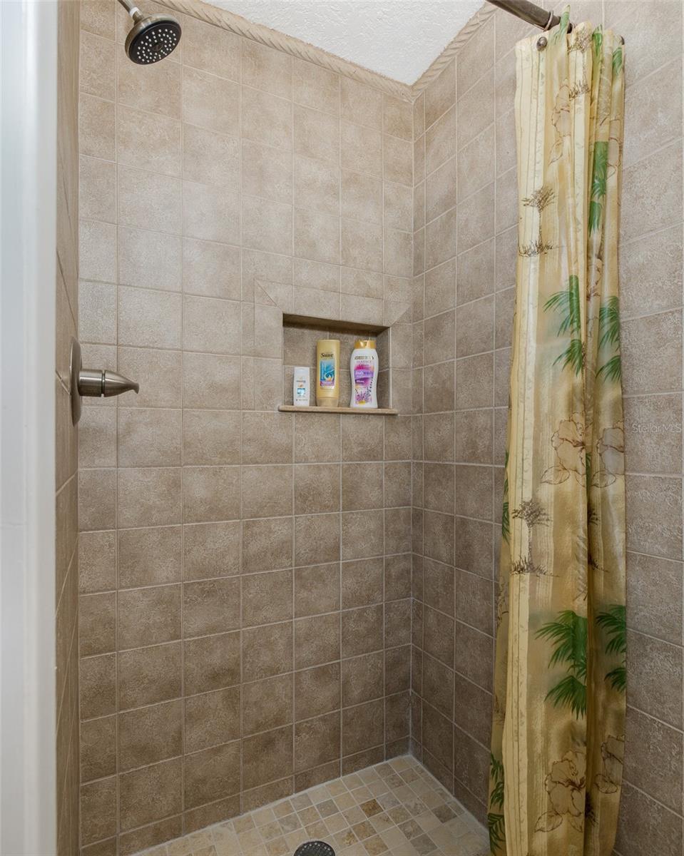 3318 PINEVIEW DR — photo 35