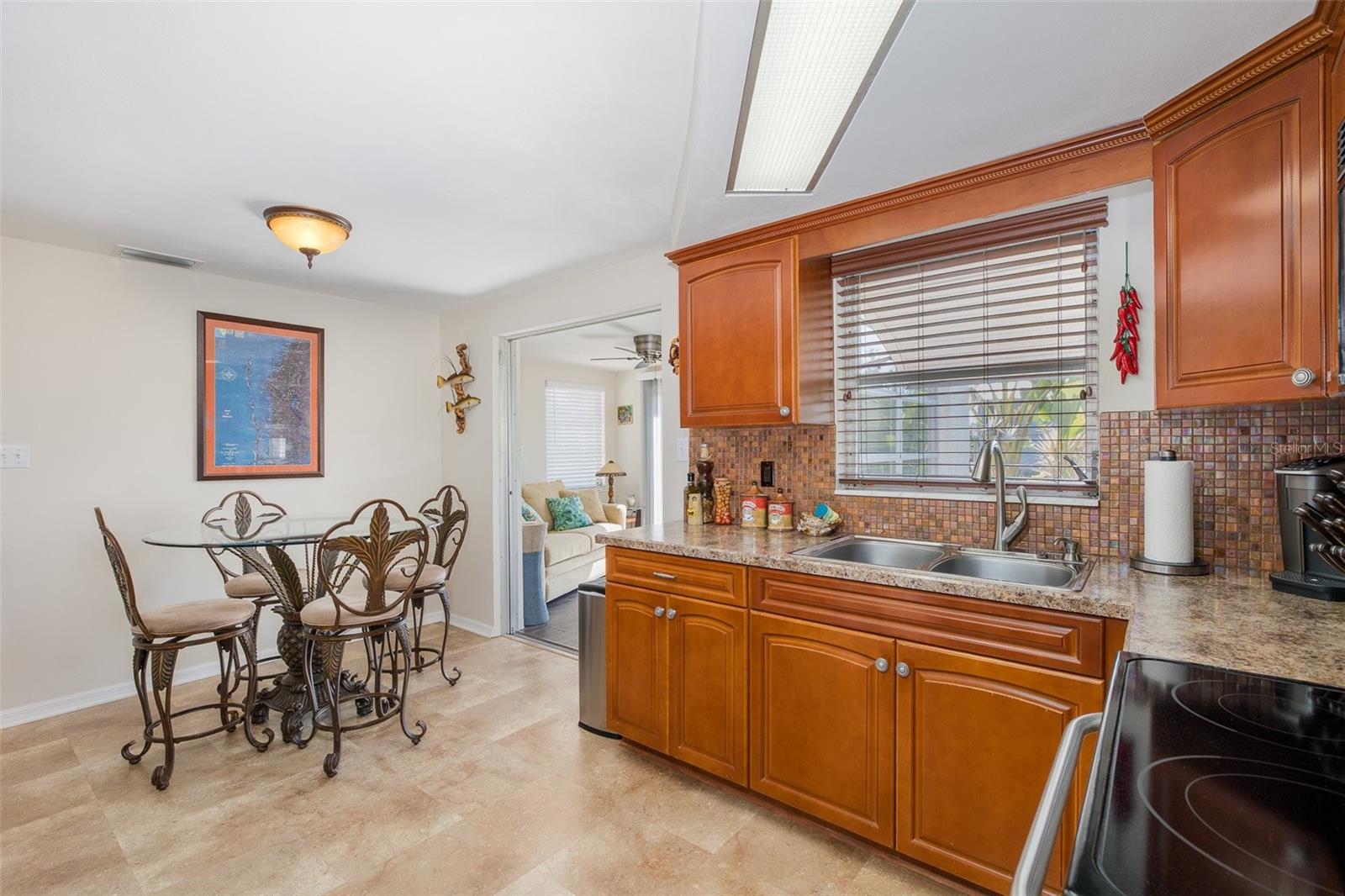 3318 PINEVIEW DR — photo 18