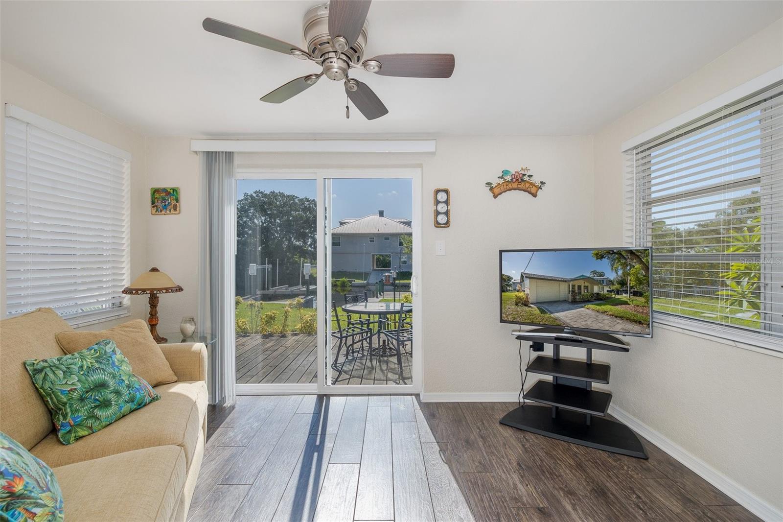 3318 PINEVIEW DR — photo 24