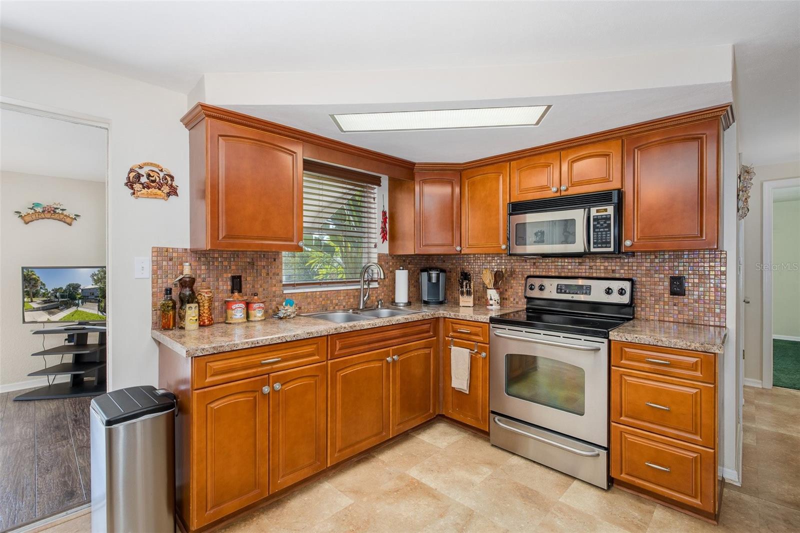 3318 PINEVIEW DR — photo 17