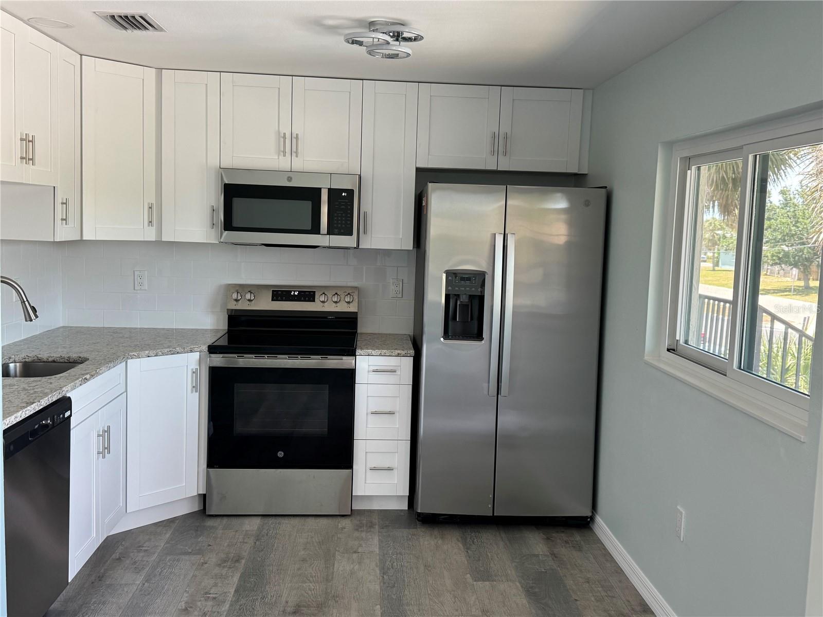 1258 BARBARA DR #202 — photo 9