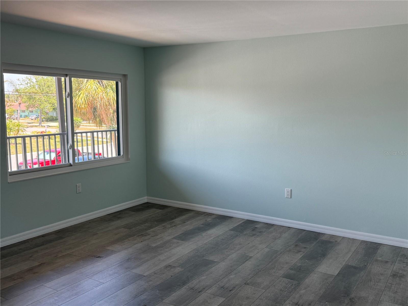 1258 BARBARA DR #202 — photo 2