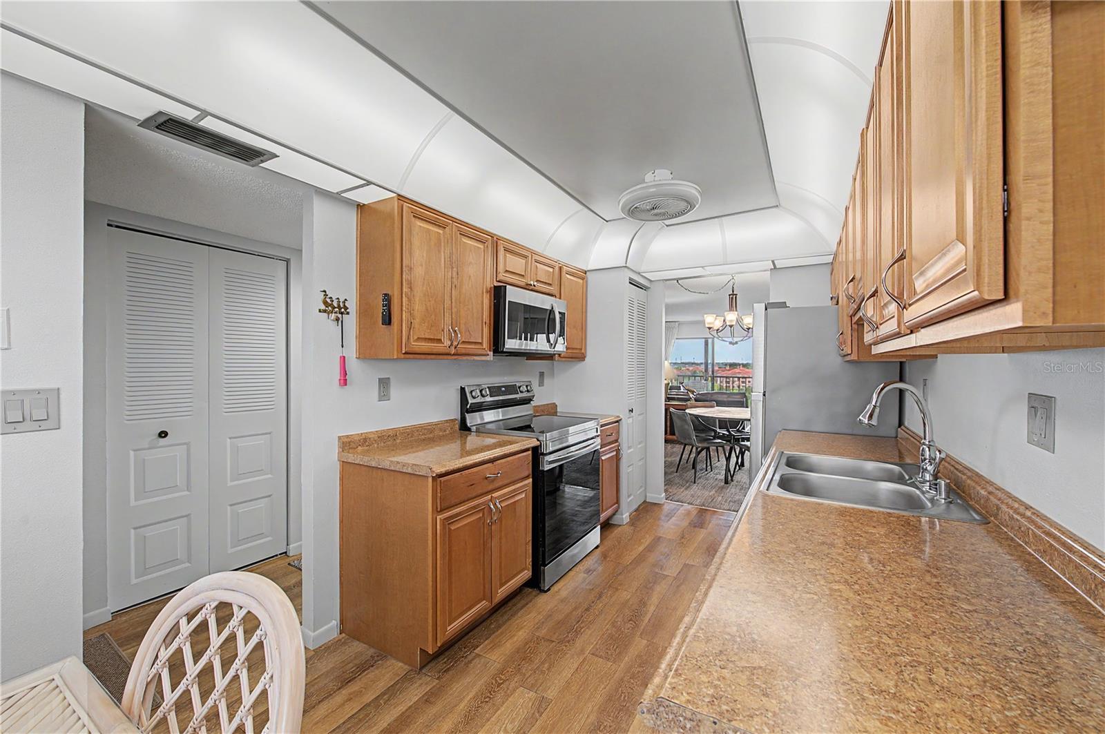3300 COVE CAY DR #7D — photo 8