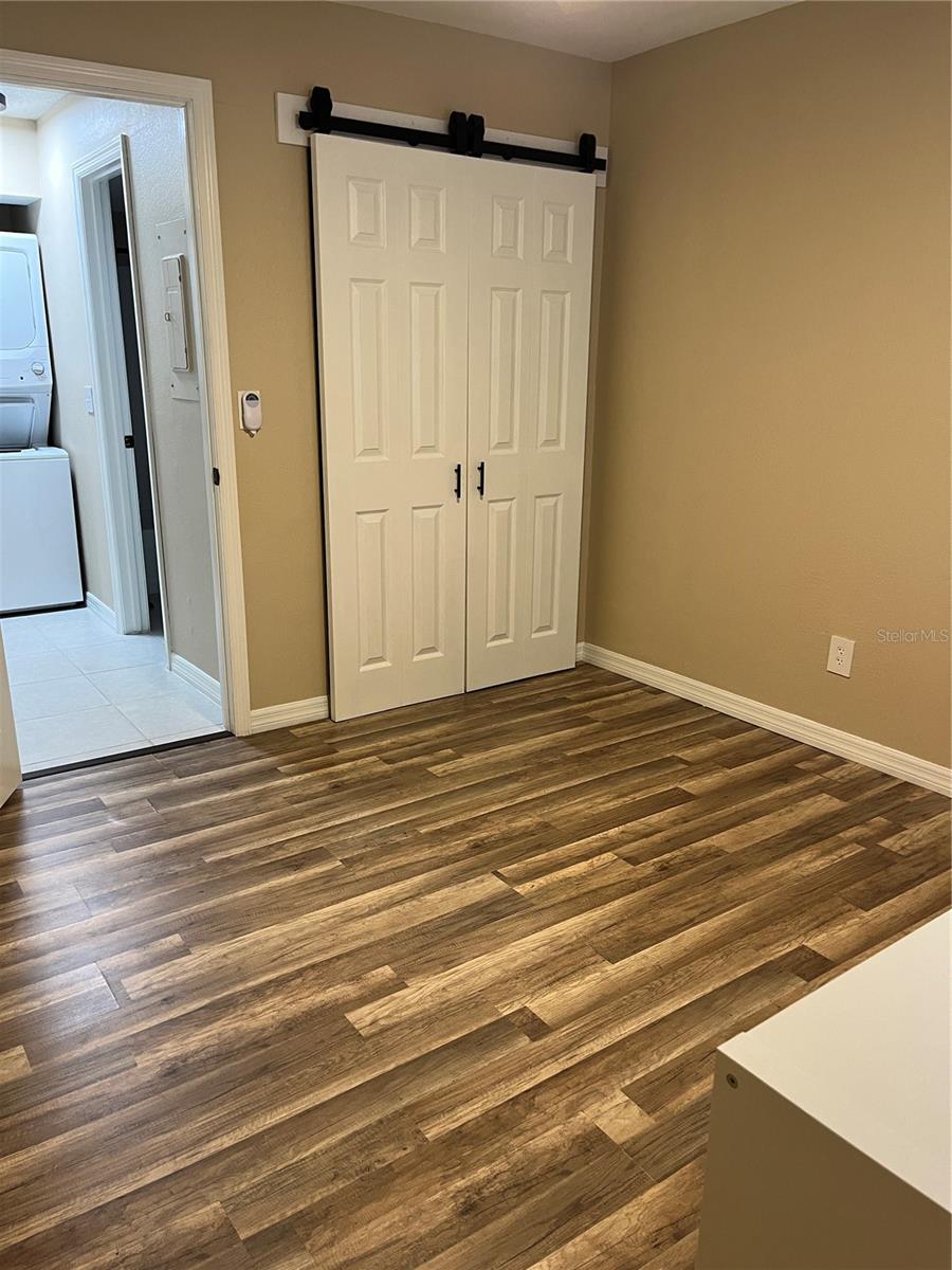 211 THORN TREE PL — photo 34