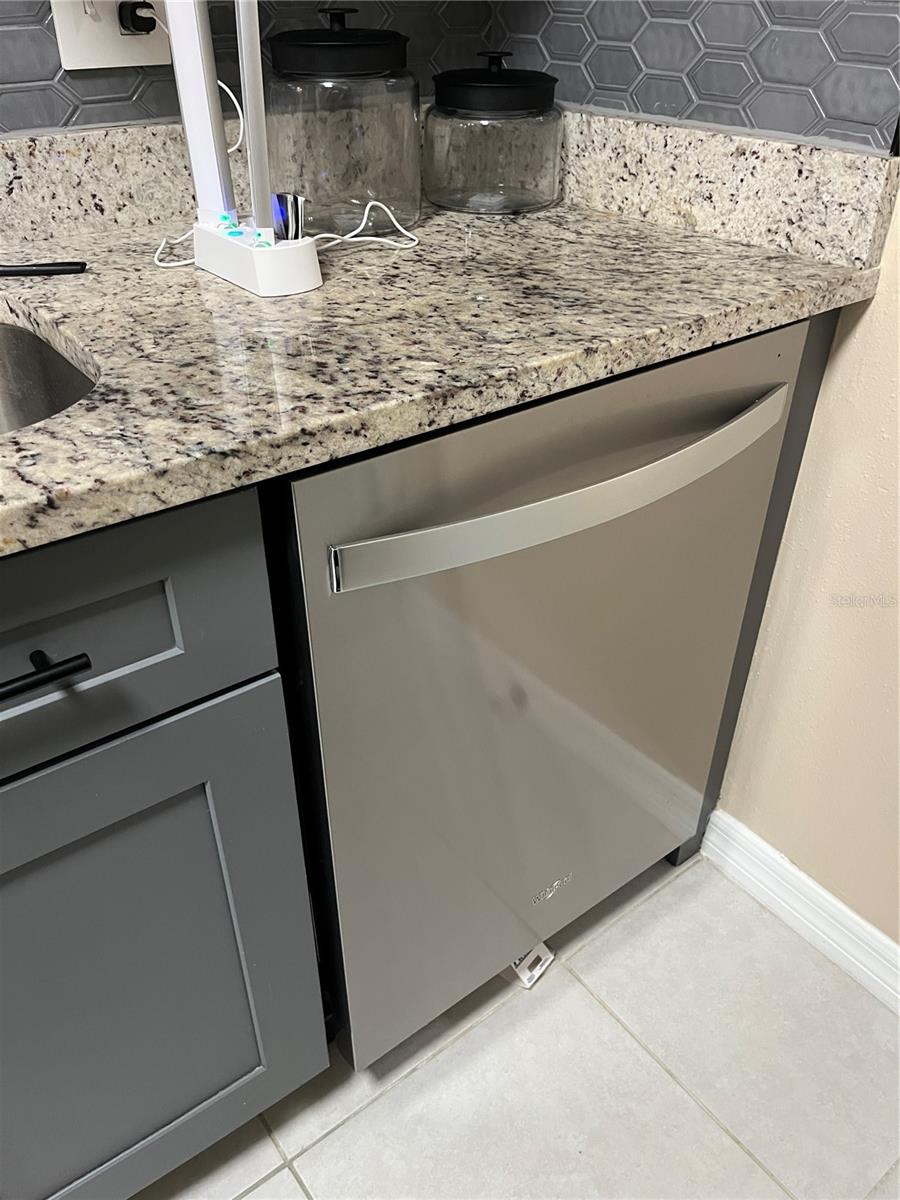 211 THORN TREE PL — photo 9