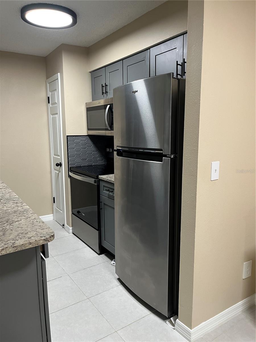 211 THORN TREE PL — photo 14
