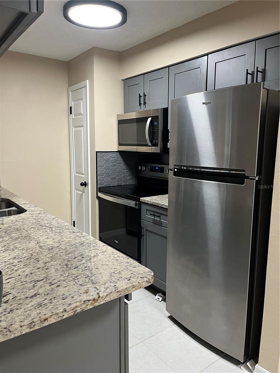 211 THORN TREE PL — photo 3